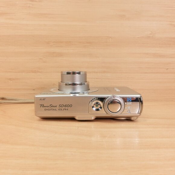 Canon PowerShot SD600 / Digital Elph / 6MP Compact Camera / Silver - Picture 6 of 11